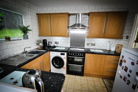 23b Lyndhurst Way, Istead Rise, Gravesend, DA13 9EN