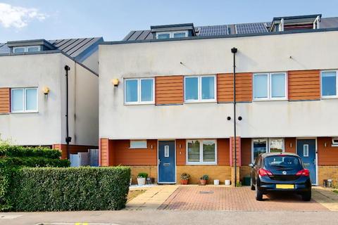 14 Meadowview Road, London, SW20 9AN