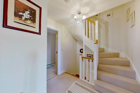 14 Meadowview Road, London, SW20 9AN
