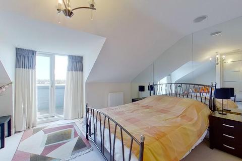 14 Meadowview Road, London, SW20 9AN
