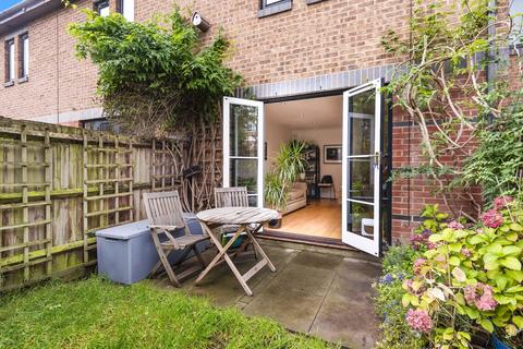 7 Quadrangle Close, London, SE1 4SQ