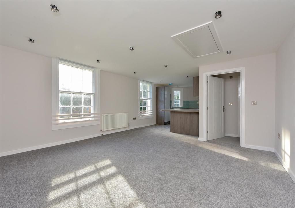 Apartment 5 002.jpg