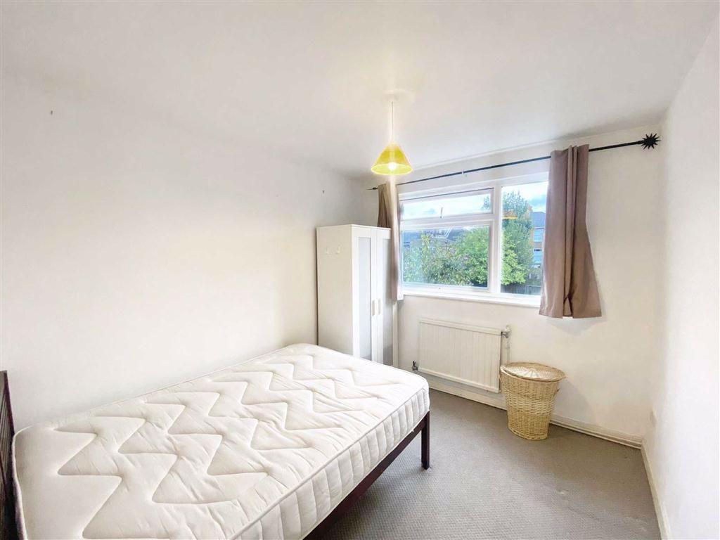 Griffiths Road, Wimbledon, SW19 2 bed flat £1,250 pcm (£288 pw)