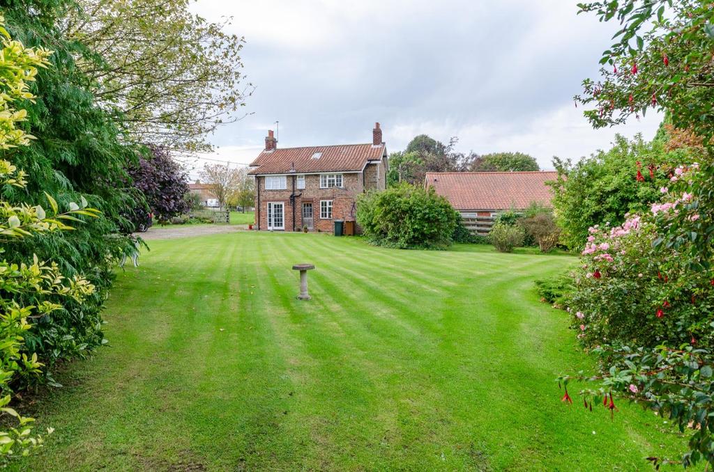 The Green, Sheriff Hutton, York 3 bed character property £599,995