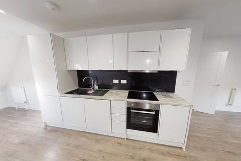 2 bedroom flat to rent, Higher Drive, Purley CR8