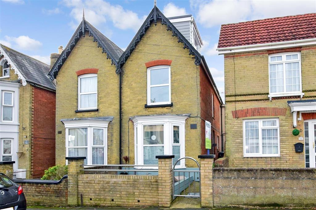 Bellevue Road, Cowes, Isle of Wight 3 bed semidetached house £235,000