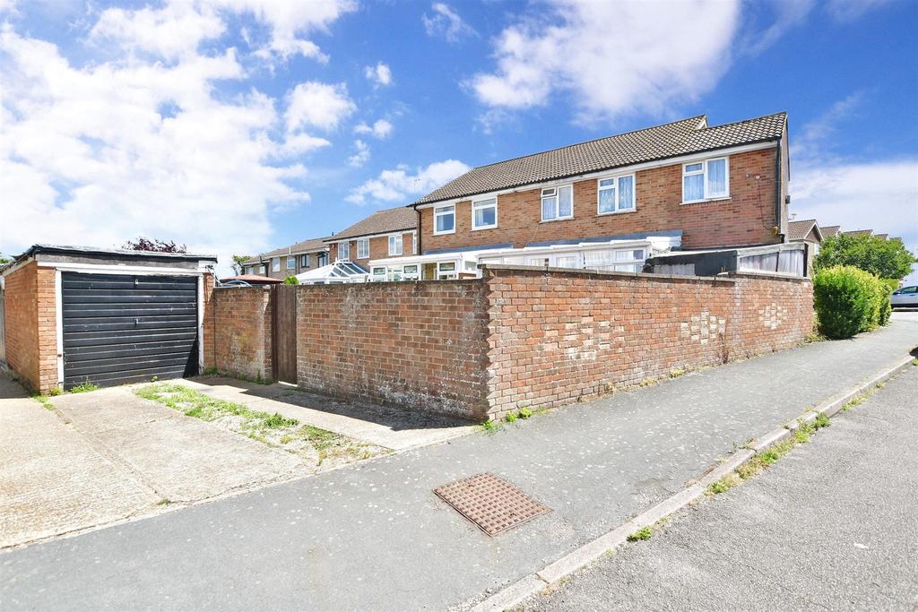 Cranleigh Drive, Whitfield, Dover, Kent 4 bed semidetached house £