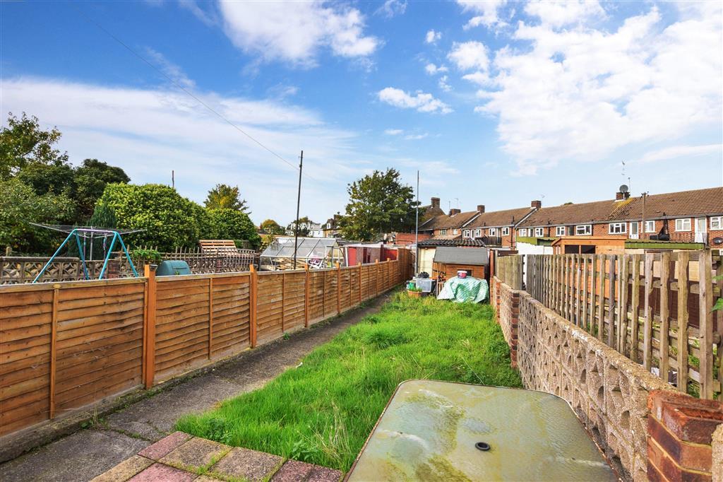 Cuxton Road, Strood, Rochester, Kent 4 bed terraced house £270,000