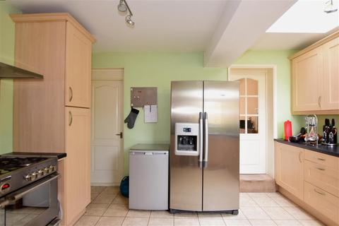96 Cuxton Road, Rochester, ME2 2JA