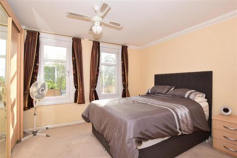 96 Cuxton Road, Rochester, ME2 2JA