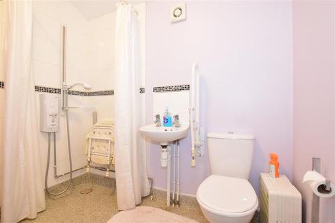 96 Cuxton Road, Rochester, ME2 2JA