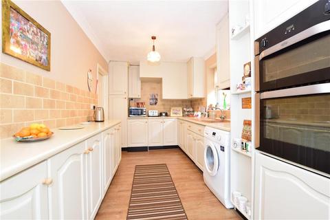 12 Caernarvon Close, Hornchurch, RM11 3QL