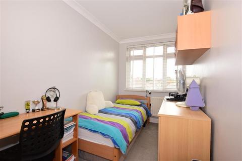 17 Castleton Avenue, Bexleyheath, DA7 6QT
