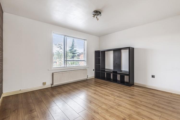 Oliver Close London W4 1 bed flat £1,100 pcm (£254 pw)