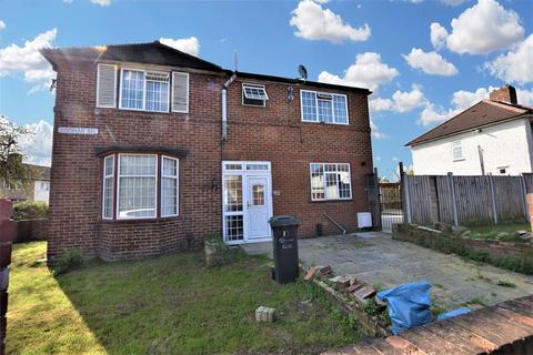 40 Adomar Road, Dagenham, RM8 3LR