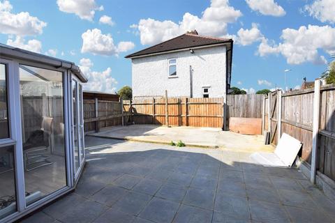 40 Adomar Road, Dagenham, RM8 3LR