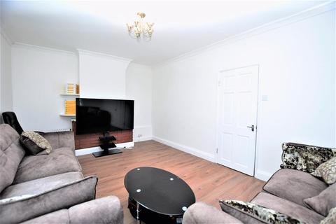 40 Adomar Road, Dagenham, RM8 3LR
