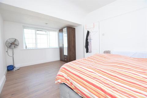 40 Adomar Road, Dagenham, RM8 3LR