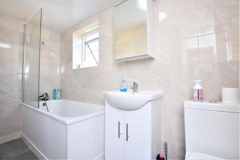 40 Adomar Road, Dagenham, RM8 3LR