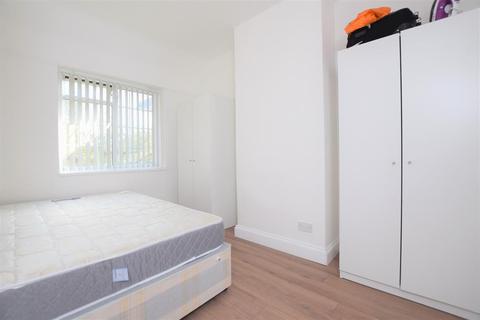 40 Adomar Road, Dagenham, RM8 3LR