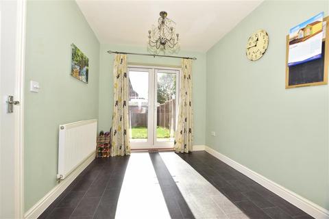 23 Broadview Close, Kingsnorth, Ashford, TN25 7AQ