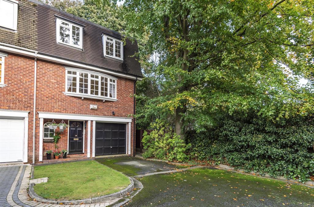 Woodlea, Worsley, Manchester, M28 2BJ 4 bed end of terrace house £290,000