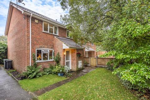 16 Arthur Close, Bagshot, GU19 5QT