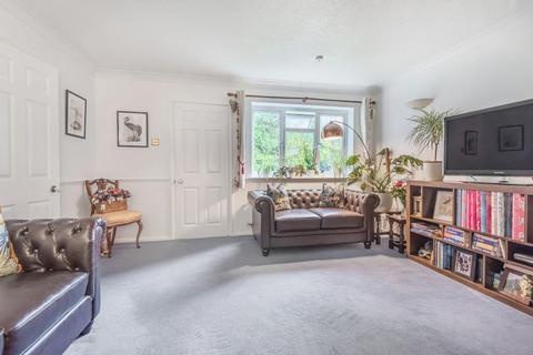 16 Arthur Close, Bagshot, GU19 5QT
