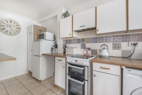 16 Arthur Close, Bagshot, GU19 5QT