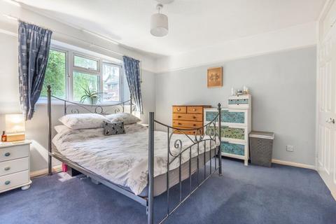 16 Arthur Close, Bagshot, GU19 5QT