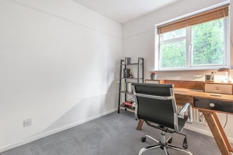 16 Arthur Close, Bagshot, GU19 5QT