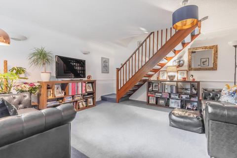 16 Arthur Close, Bagshot, GU19 5QT