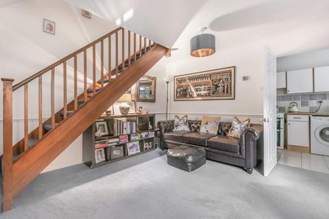 16 Arthur Close, Bagshot, GU19 5QT