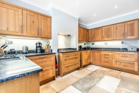 53 Weigall Road, London, SE12 8HG