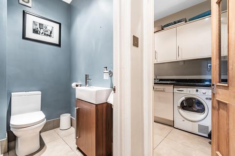 53 Weigall Road, London, SE12 8HG