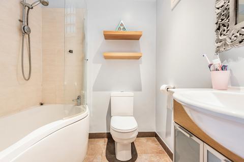 53 Weigall Road, London, SE12 8HG