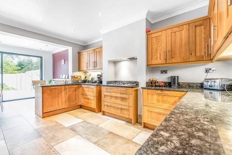 53 Weigall Road, London, SE12 8HG