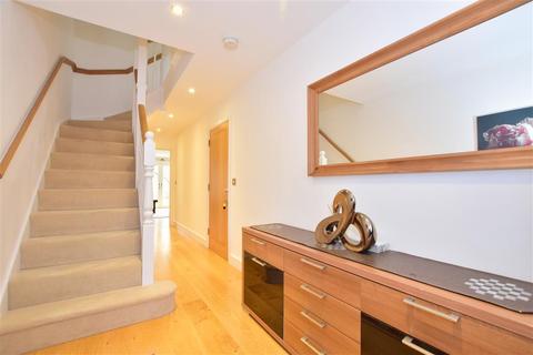 6 Mowbray Close, Epping, CM16 5AZ