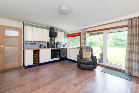 121/18 Comiston Drive, Edinburgh, EH10 5QU