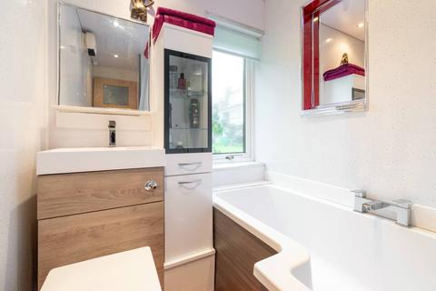 121/18 Comiston Drive, Edinburgh, EH10 5QU