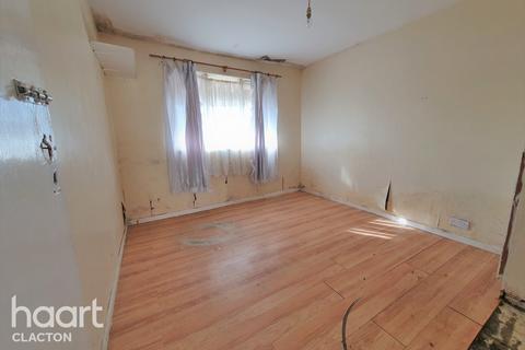 76 Brooklands, Jaywick, Clacton-on-sea, CO15 2JG