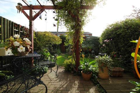 36 Buckingham Drive, Emmer Green, Reading, RG4 8RZ