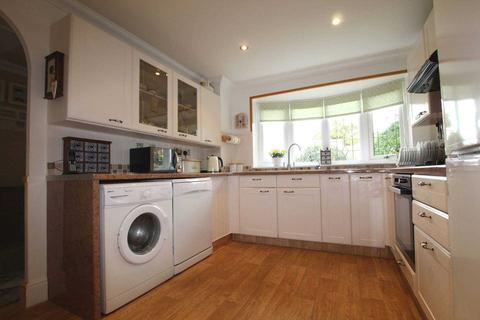 36 Buckingham Drive, Emmer Green, Reading, RG4 8RZ