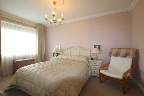 36 Buckingham Drive, Emmer Green, Reading, RG4 8RZ