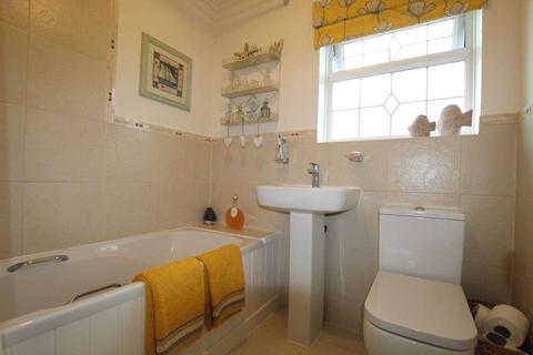 36 Buckingham Drive, Emmer Green, Reading, RG4 8RZ