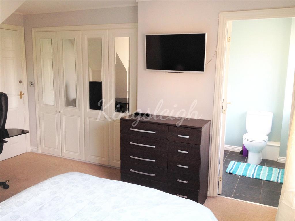 Ensuite Room - Let