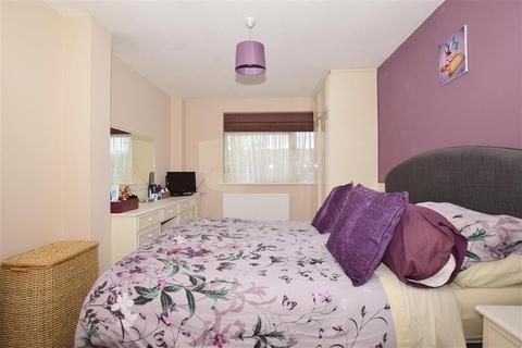 1 Oakapple Close, South Croydon, CR2 9BN