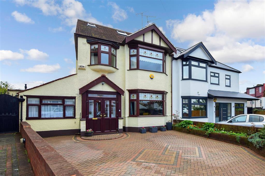 Edwina Gardens, Redbridge, Essex 5 bed semidetached house £850,000