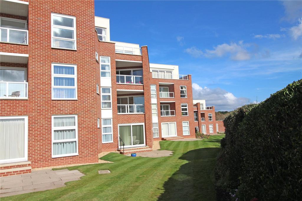 Camden Hurst, Milford on Sea, Lymington, SO41 3 bed apartment £329,950