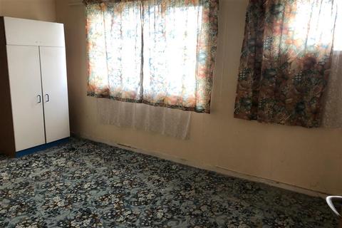 8 Ifield Way, Gravesend, DA12 5UJ